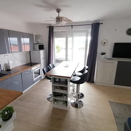 Julia Appartamento Vir